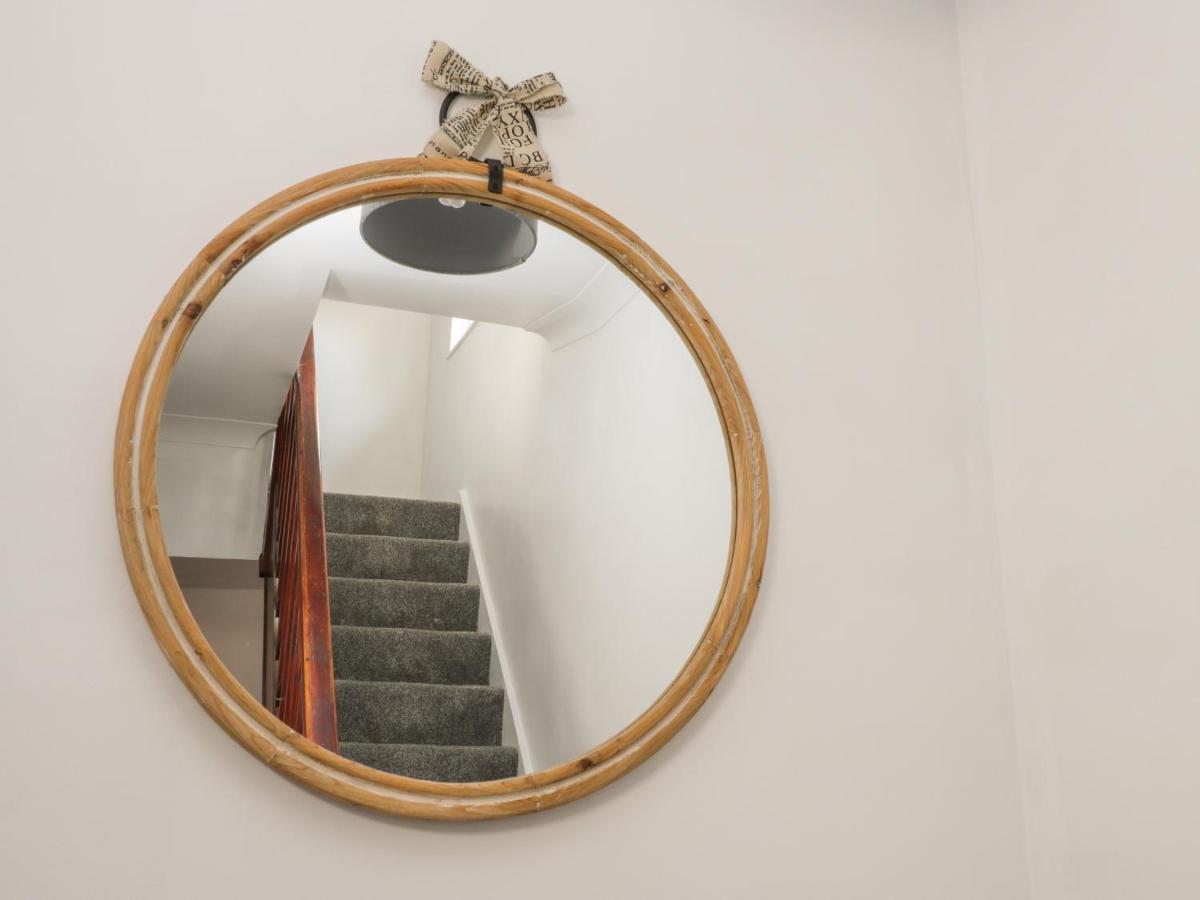 1 Burns Yard Apartment Whitby Ngoại thất bức ảnh